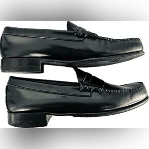 Black mens size 7 Bass Weejun loafers